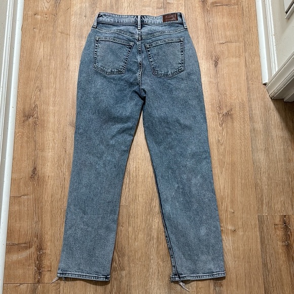 HOLLISTER | Ultra High Rise Vintage Straight Leg Jeans - Picture 2 of 3